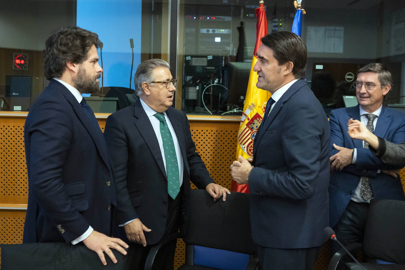 El consejero de Medio Ambiente, Vivienda y Ordenación del Territorio, Juan Carlos Suárez-Quiñones, mantiene reuniones en el Parlamento Europeo para informar sobre el impacto que están teniendo las políticas del Gobierno de España sobre el lobo para el medio rural, la biodiversidad, el sector primario y, particularmente, la ganadería extensiva.