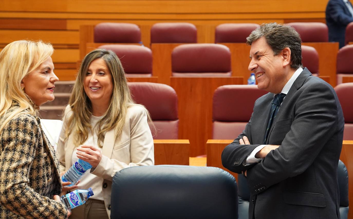 El presidente de las Cortes Carlos Pollán durante el Pleno de las Cortes de Castilla y León para el debate y votación de las enmiendas a la totalidad del proyecto de ley de Presupuestos Generales de la Comunidad para 2023 y del Proyecto de Ley de Medidas Tributarias, Financieras y Administrativas.