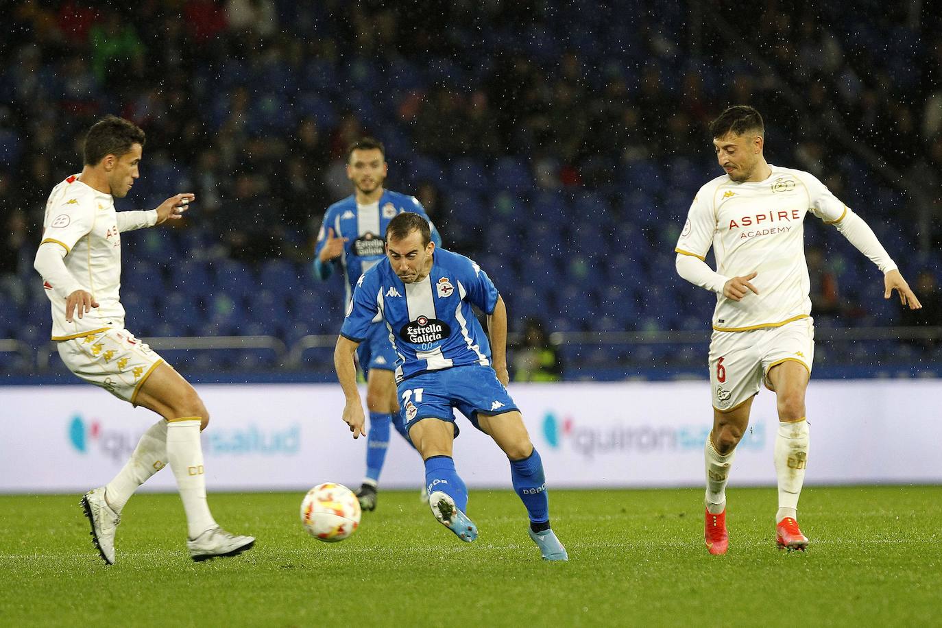 El conjunto leonés saca un punto ante el Deportivo con los goles de Alarcón y Percan