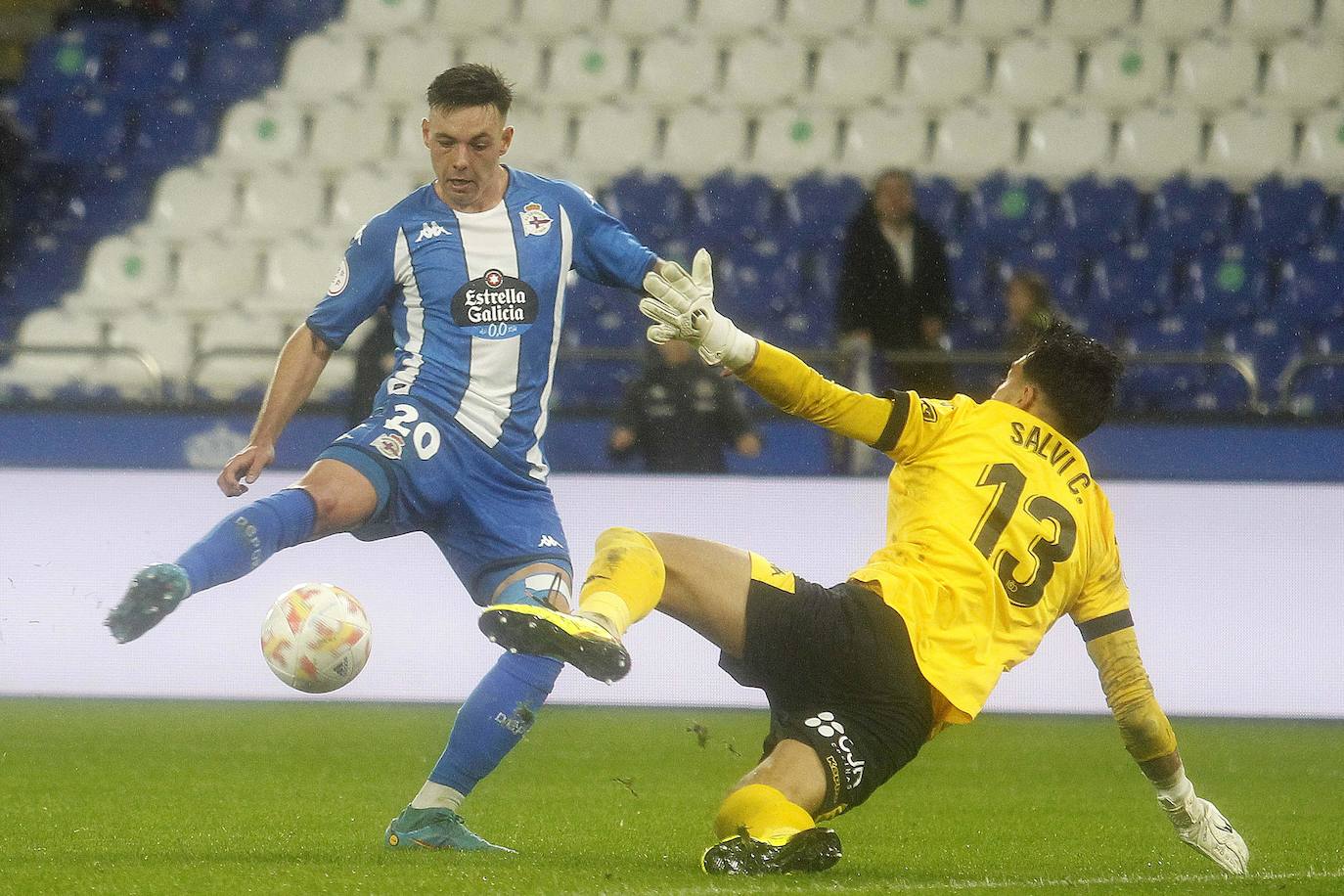 El conjunto leonés saca un punto ante el Deportivo con los goles de Alarcón y Percan