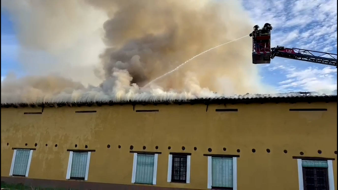 Un virulento incendio causa graves daños en una vivienda en Fresno de la Vega