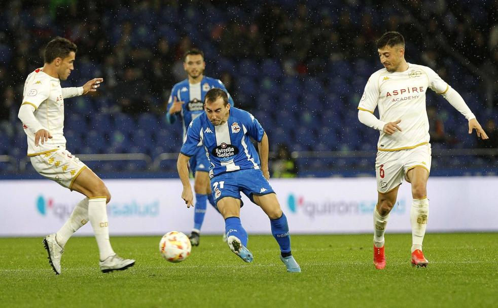 Néstor y Kevin Presa, en una acción de partido.