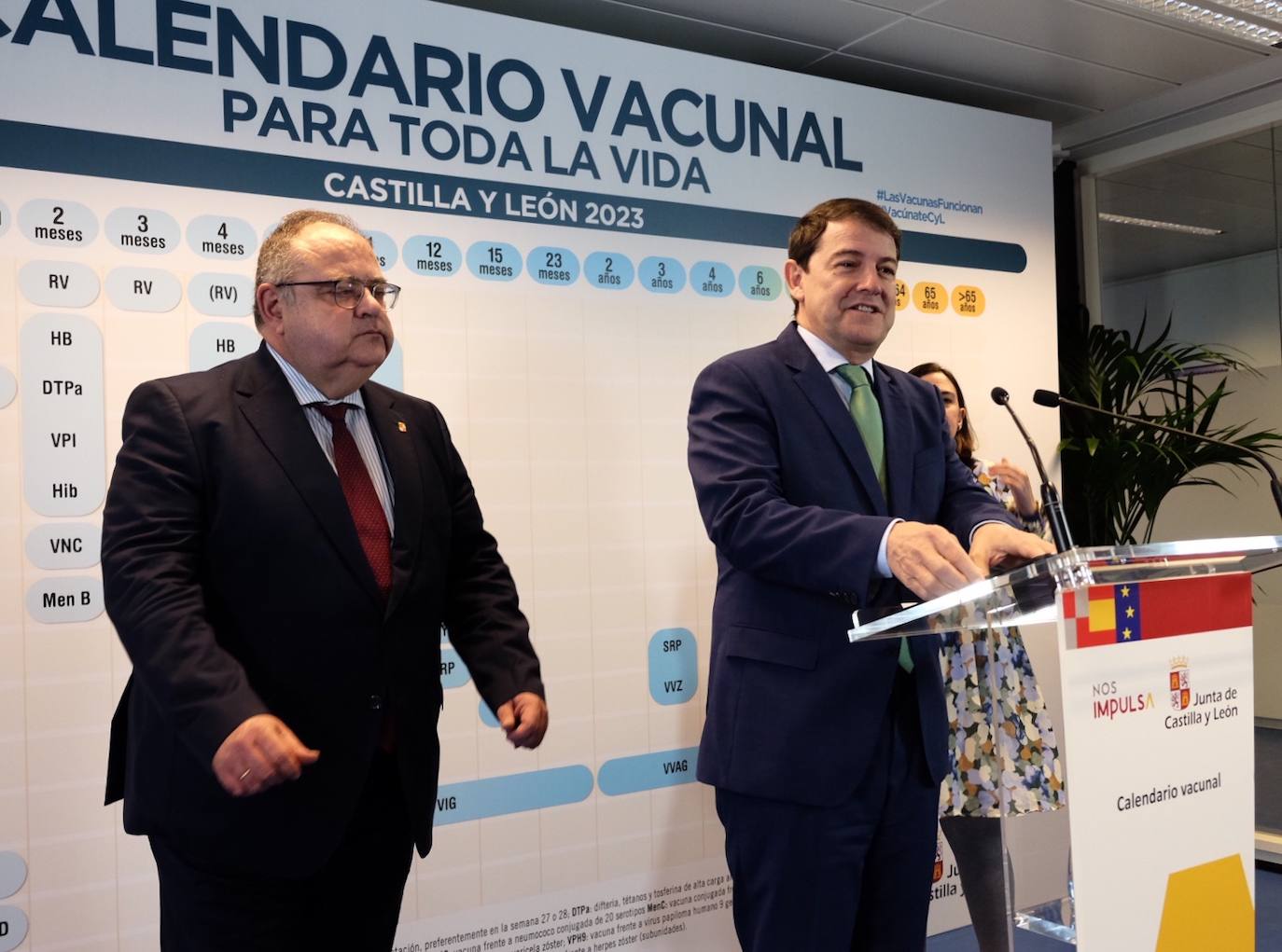 El presidente de la Junta de Castilla y León, Alfonso Fernández Mañueco, presenta el nuevo calendario de vacunación del Sistema Regional de Salud.