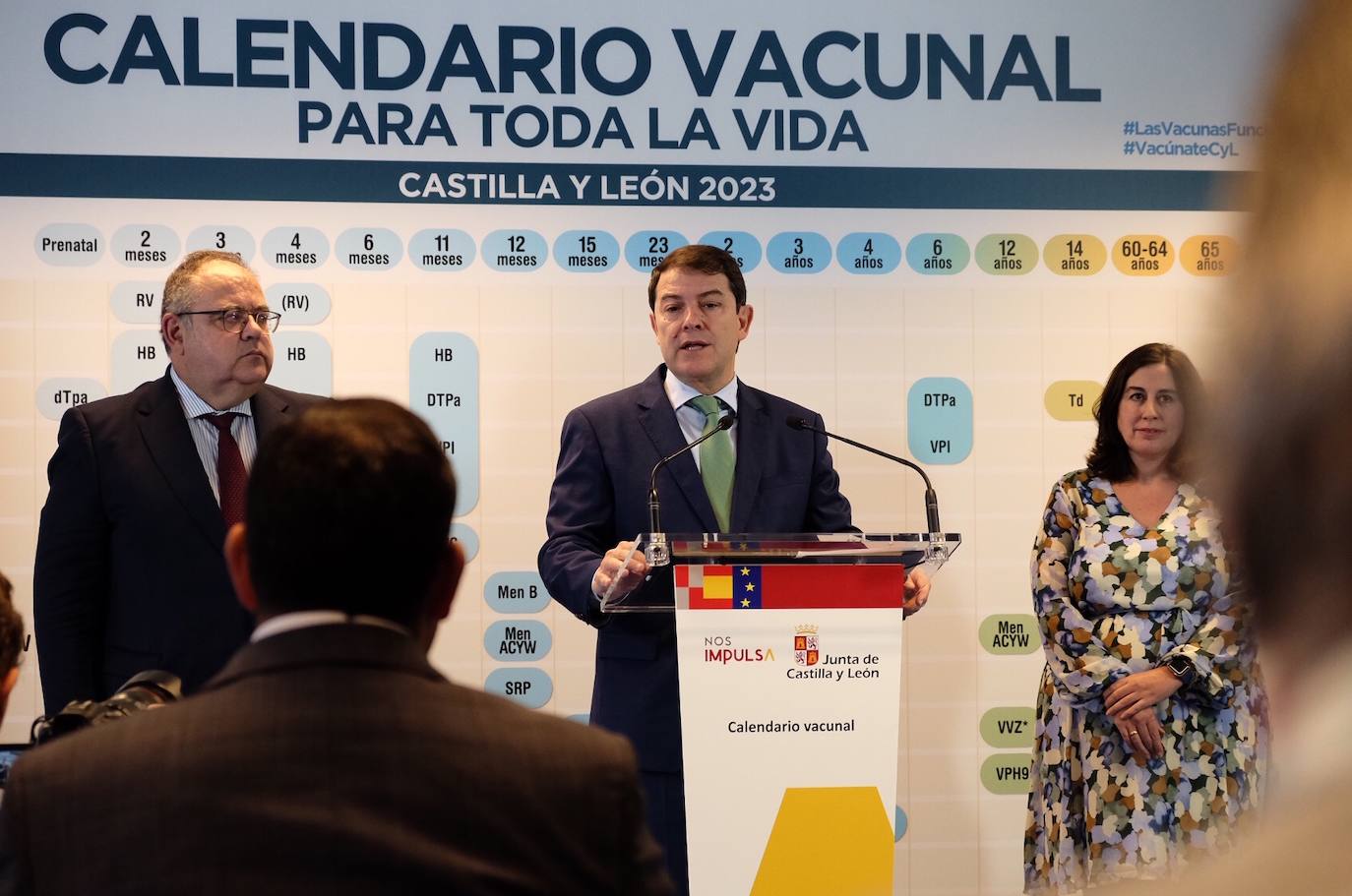 El presidente de la Junta de Castilla y León, Alfonso Fernández Mañueco, presenta el nuevo calendario de vacunación del Sistema Regional de Salud.