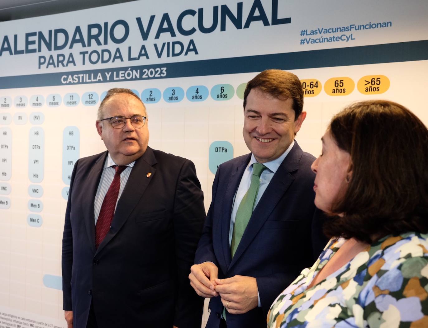 El presidente de la Junta de Castilla y León, Alfonso Fernández Mañueco, presenta el nuevo calendario de vacunación del Sistema Regional de Salud.