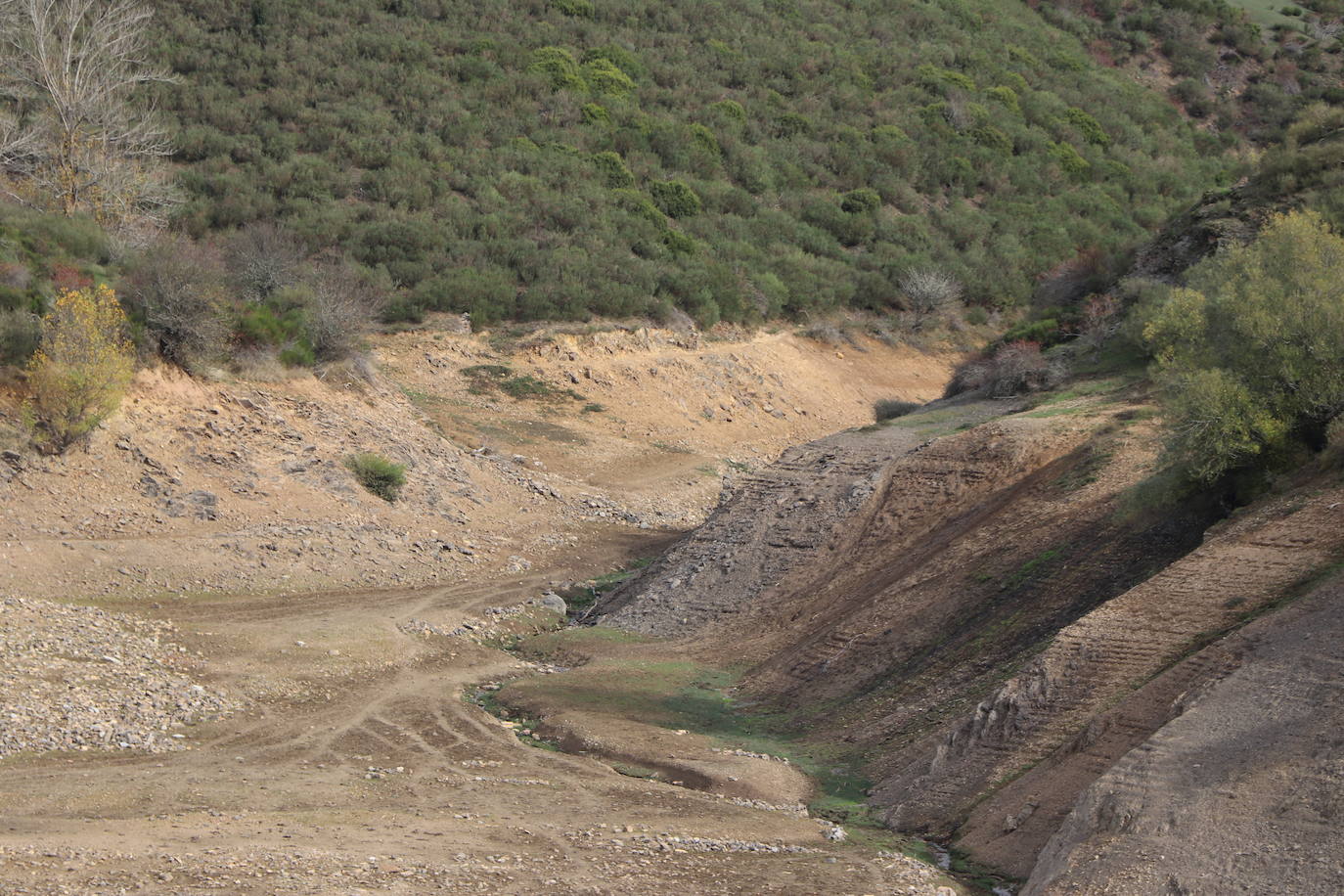 Con un 35% de agua embalsada, un dato que sigue sorprendiendo, el pantano de Riaño comienza una lenta recuperación. 