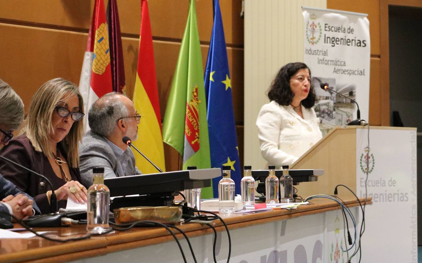 El Claustro de Doctores de la Ule ratifica los Honoris Causa para Juan José Badiola y José Luis Rodríguez Zapatero.