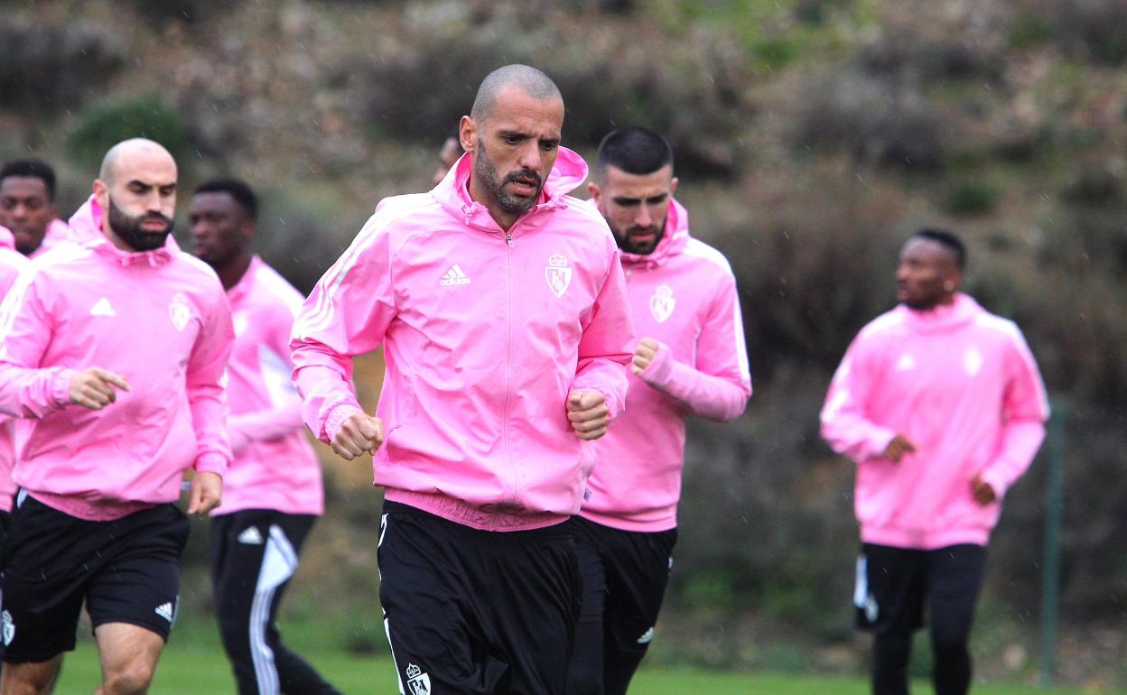 Yuri, capitán de la Deportiva, en el entrenamiento de este lunes.