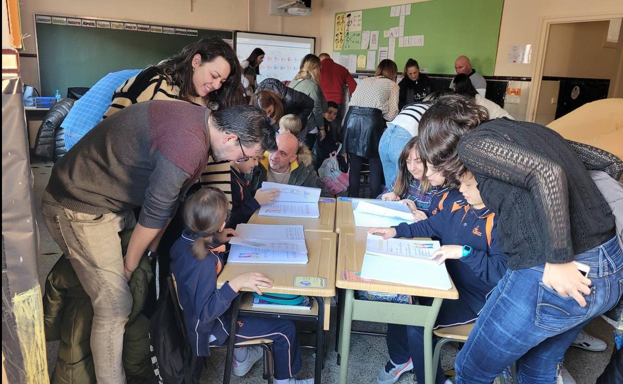 Los padres invaden las aulas en Pastorinas