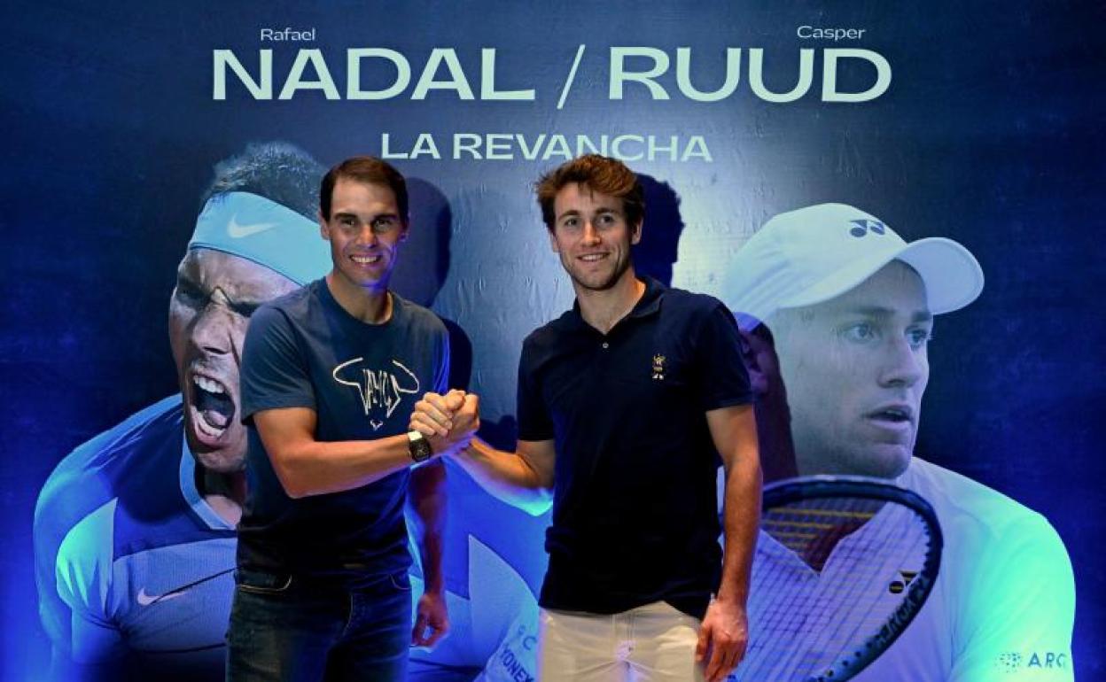 Nadal y Ruud se chocan las manos en la previa de la gira