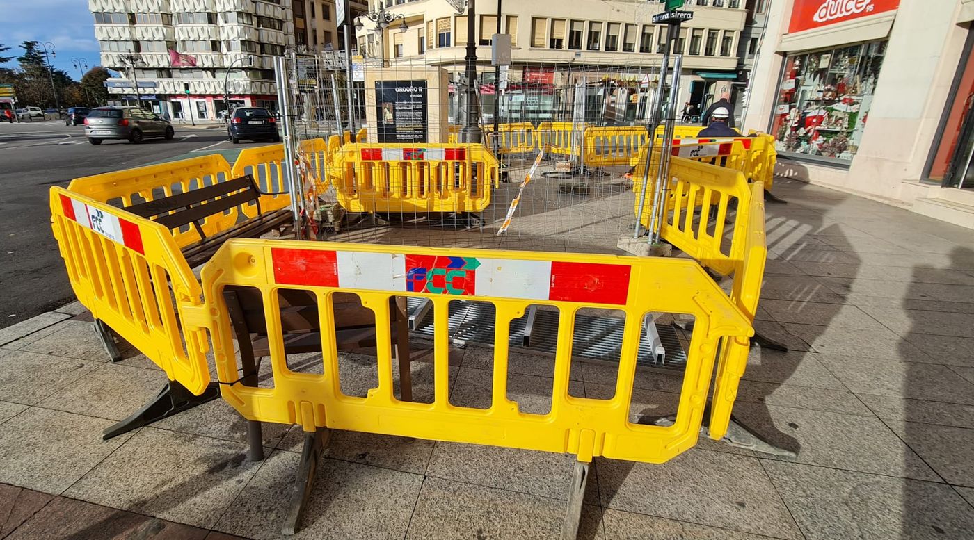 Un monolito reconoce la figura de Ordoño II en la principal avenida de León. El Ayuntamiento ensalza la figura a través de un monolito de gran tamaño en el que se recupera la biografía de uno de los principales reyes de León. Permite a visitantes y residentes conocer su historia y gestas. 