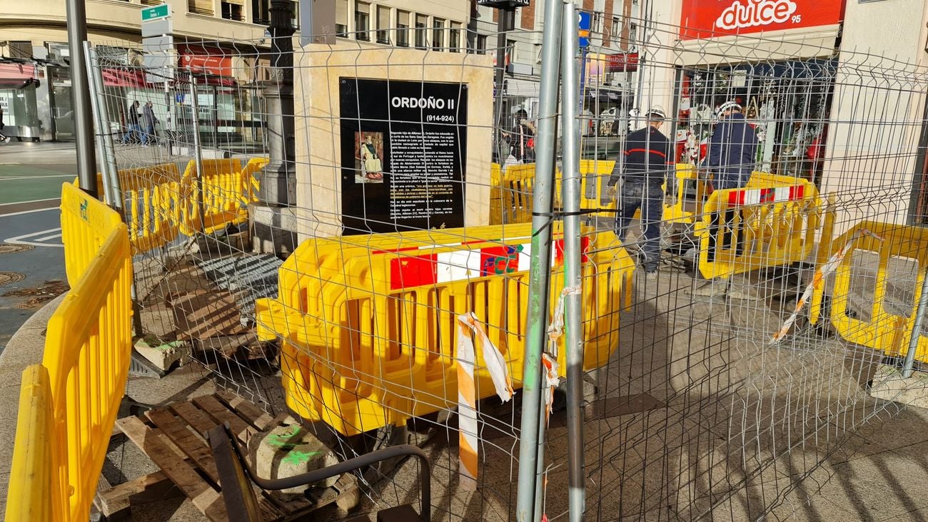 Un monolito reconoce la figura de Ordoño II en la principal avenida de León. El Ayuntamiento ensalza la figura a través de un monolito de gran tamaño en el que se recupera la biografía de uno de los principales reyes de León. Permite a visitantes y residentes conocer su historia y gestas. 