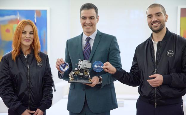 Pedro Sánchez recibe a los astronaturas leoneses: «Pablo y Sara, sois una muestra del extraordinario talento que hay en España»