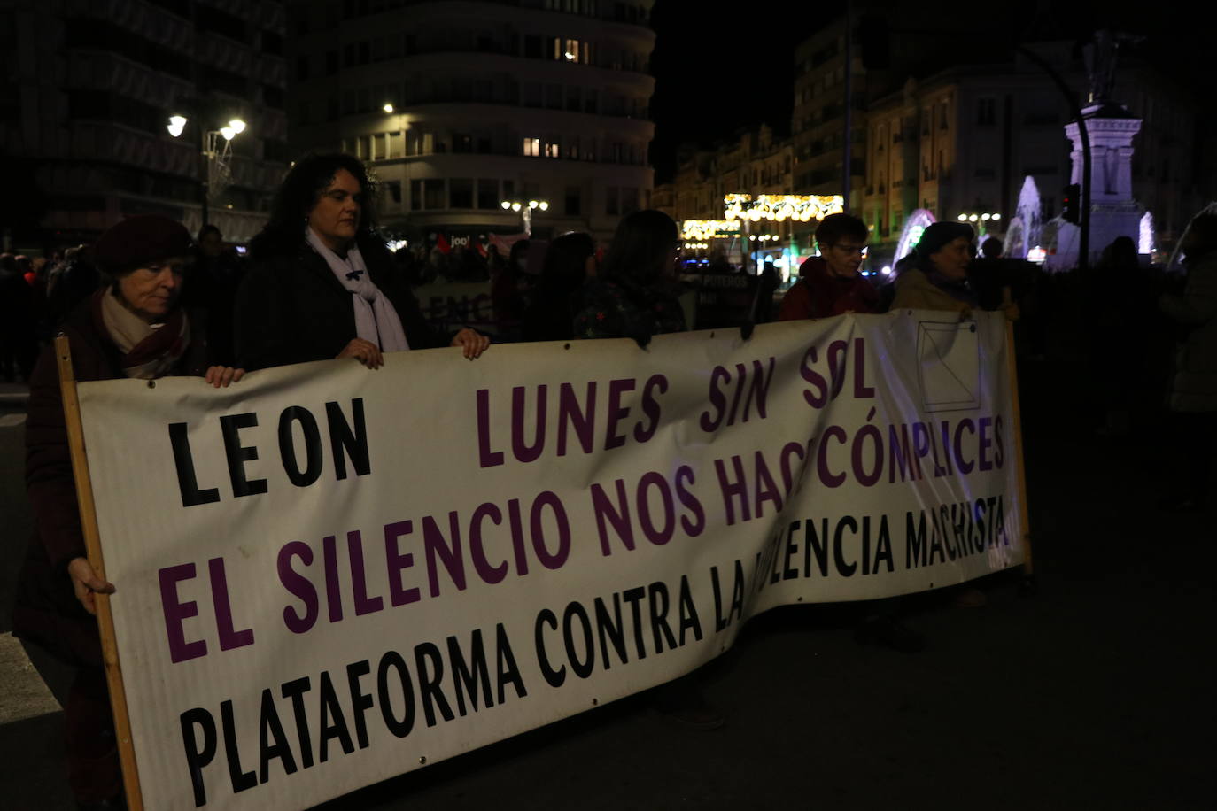 Algunos de los manifestantes de este 25N en la capital leonesa. 