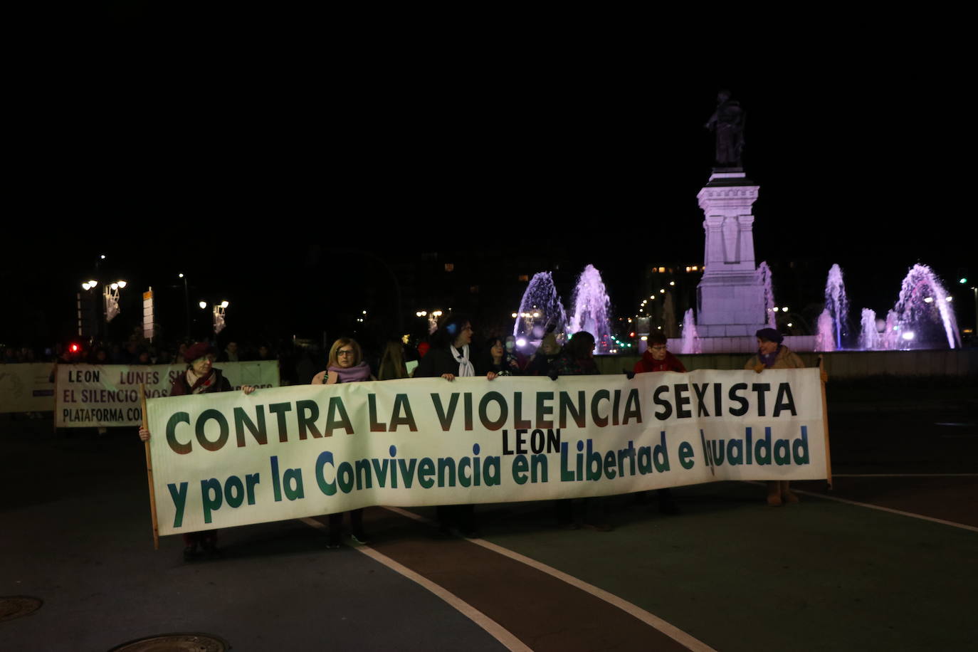Algunos de los manifestantes de este 25N en la capital leonesa. 