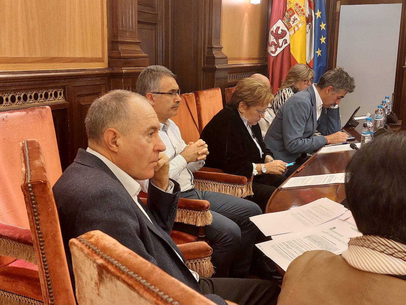 El Ayuntamiento de León celebra el preno ordinario del mes de noviembre en el salón de plenos de San Marcelo.