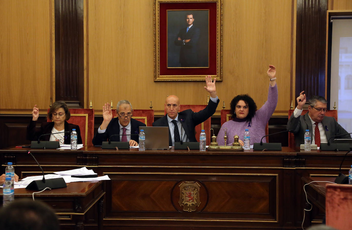 El Ayuntamiento de León celebra el preno ordinario del mes de noviembre en el salón de plenos de San Marcelo.