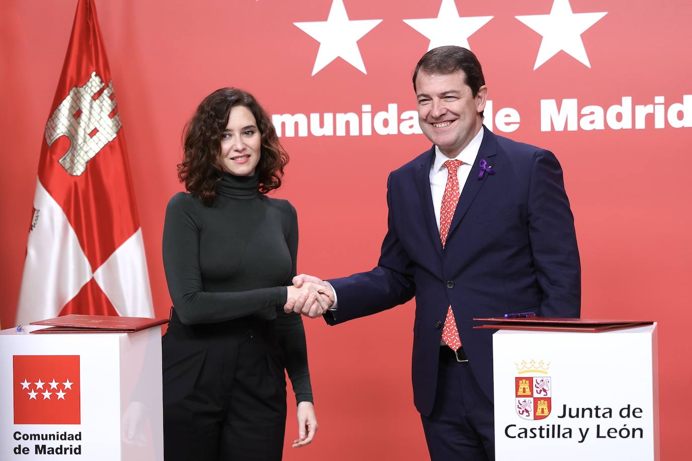 El presidente de la comunidad y la presidenta de Madrid este viernes en la capital de España 