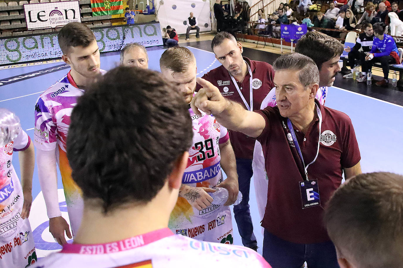 El conjunto leonés fue superado por el Torrelavega en el Palacio de los Deportes.