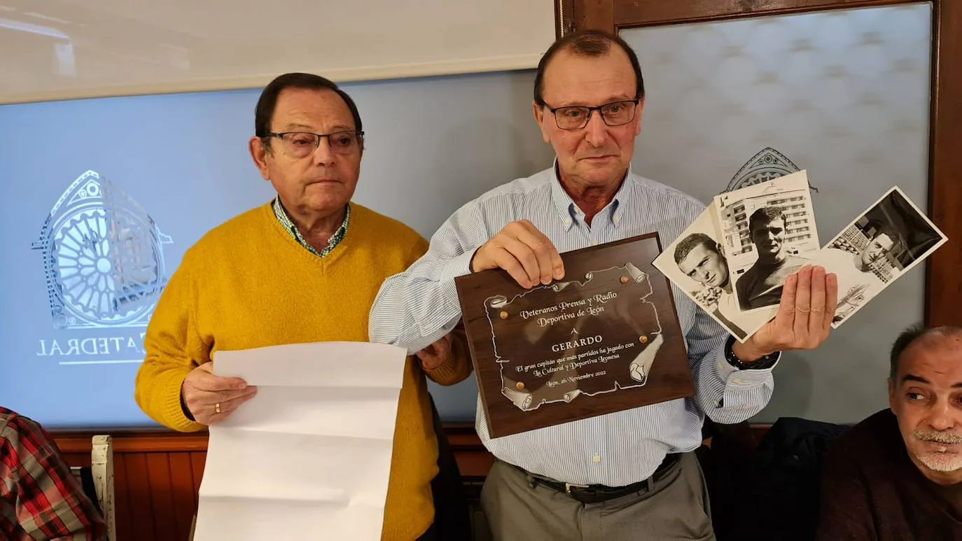 Los Veteranos de la Prensa Deportiva de León rinden homenaje al histórico Gerardo.