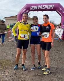 Imagen secundaria 2 - Miguel Rubio y Leticia Prieto brillan en el gélido páramo del Cross de Villabalter