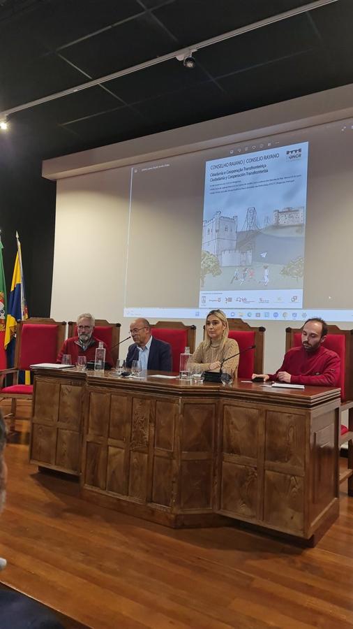 Lectura de los Decreta en la localidad lusa de Bragança.