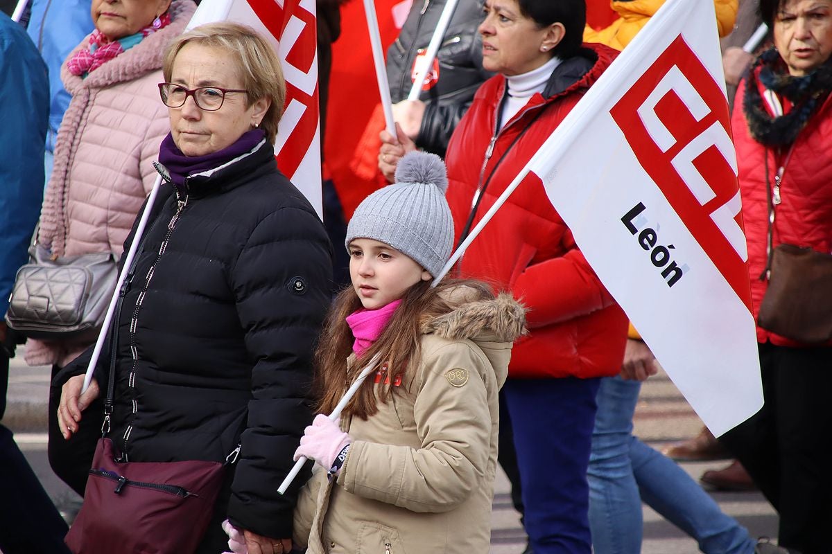 Manifestación de UGT y CCOO para solicitar más democracia en las instituciones ante las políticas de Vox.