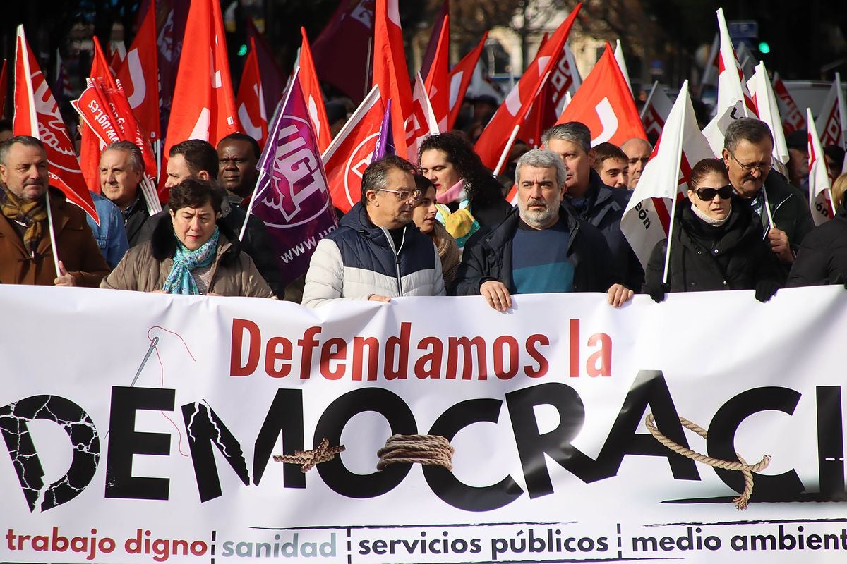 Manifestación de UGT y CCOO para solicitar más democracia en las instituciones ante las políticas de Vox.