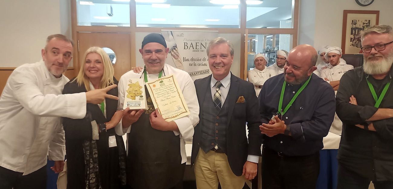 León hace pleno en el Concurso DO Baena de Tortilla Española | La tortilla estuvo compuesta, además de caso huevos, patata y aceite de oliva virgen extra DO Baena, por otros opcionales entre los que se encontraban, la crema de cecina de vaca, virutas de cecina de Buey y queso de leche fresca de oveja Pata de Mulo de León.