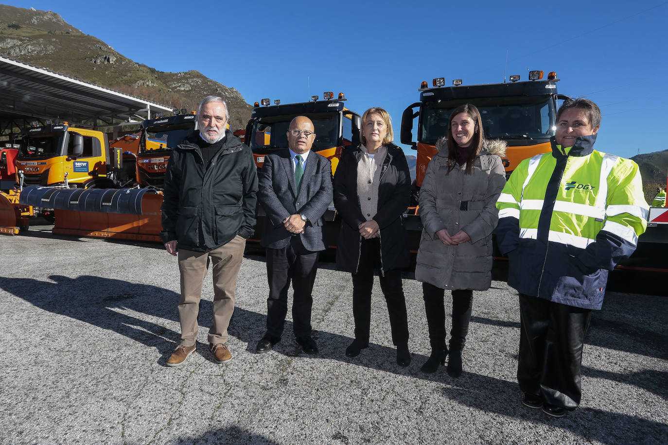 La delegada del Gobierno en Asturias, Delia Losa, y el subdelegado del Gobierno en León, Faustino Sánchez, se reúnen con el director general de Aucalsa, Eduardo Arrojo, para coordinar los protocolos de vialidad invernal. 