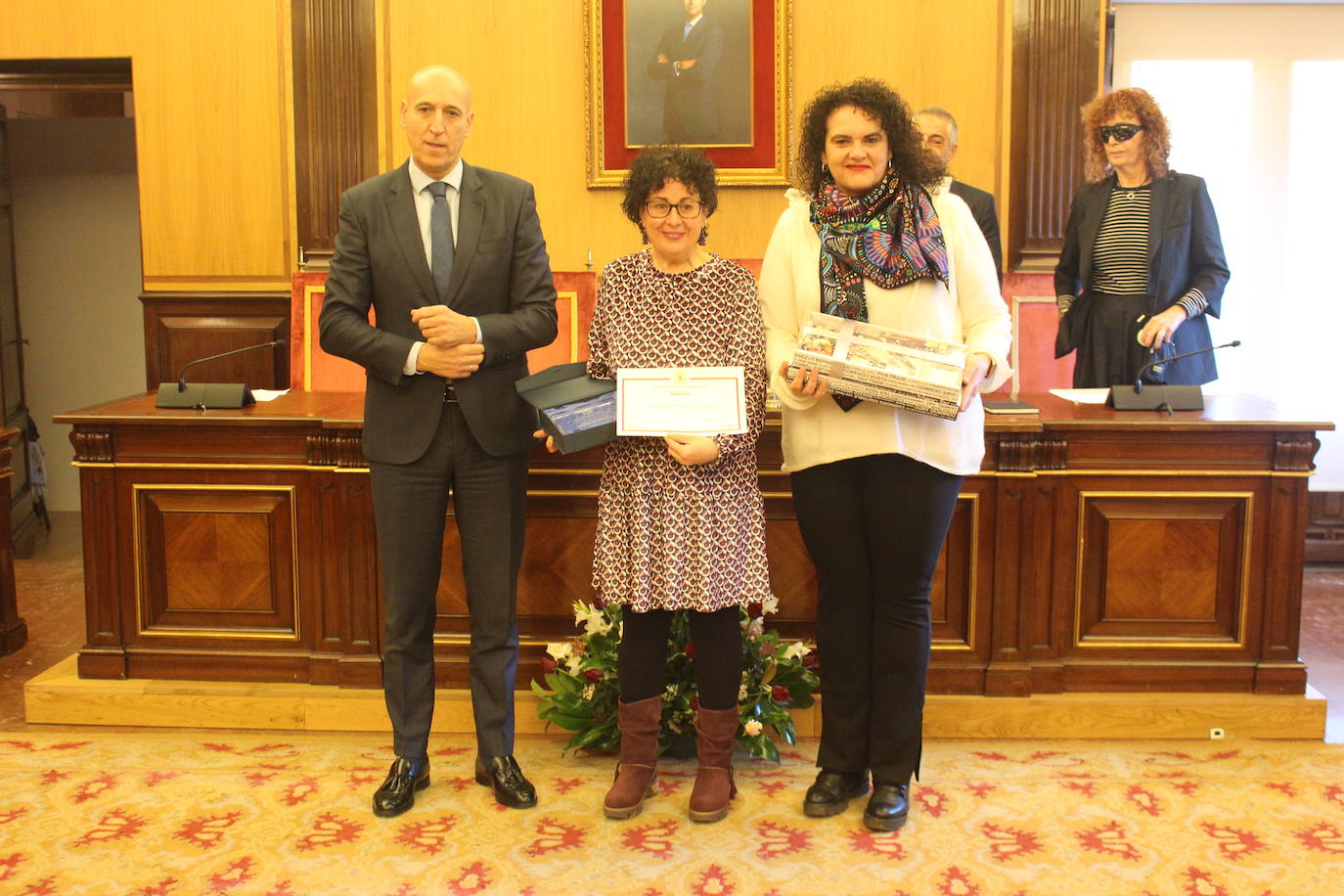 El alcalde de León, José Antonio Diez, entrega las distinciones a la Labor Voluntaria del Año.