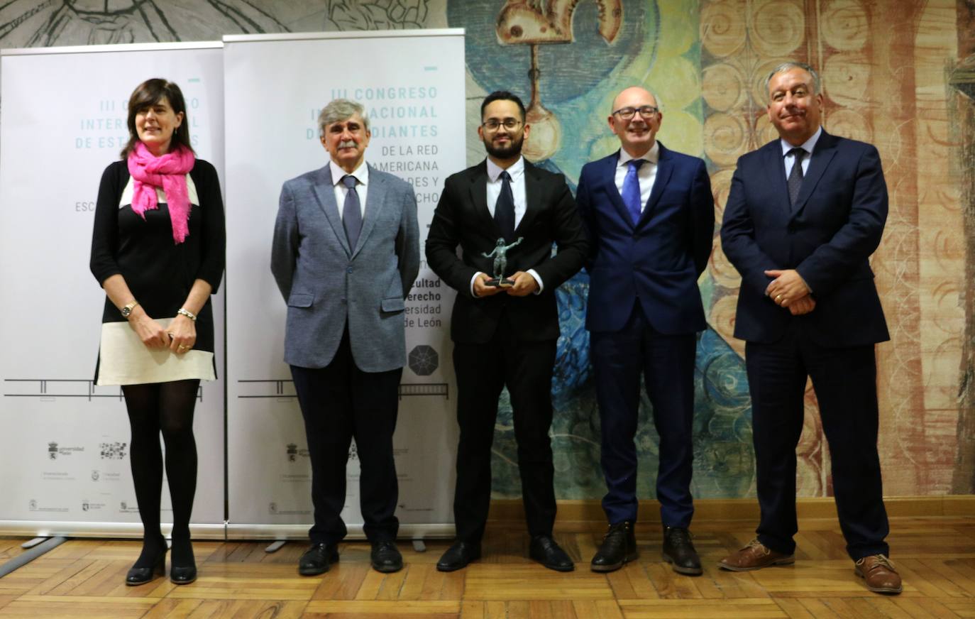 El rector de la ULE, Juan Francisco García Marín, presidió el acto celebrado en la Sala Gordón Ordás, en el que Bárbara Villalobos, de la Universidad Central de Chile se alzó con el primer premio por un trabajo sobre violencia obstétrica.