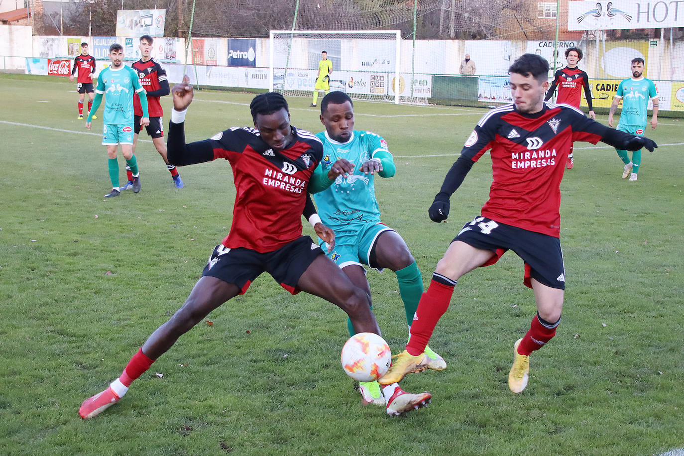 El conjunto astorgano sufre en casa su primera derrota de la temporada