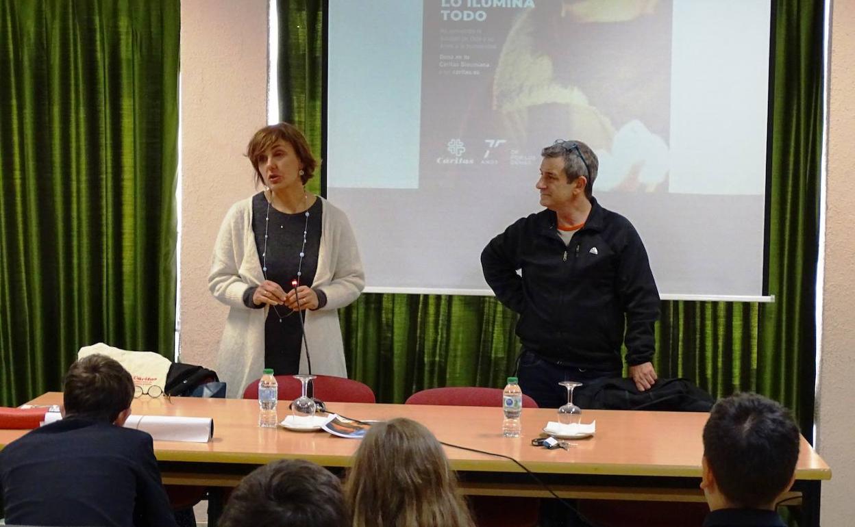 Cáritas presenta su campaña de Navidad en el colegio Peñacorada