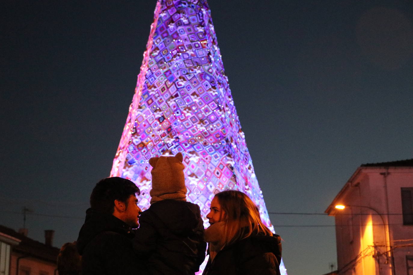 Encendido de las luces navideñas en la localidad de Villoria de Órbigo 