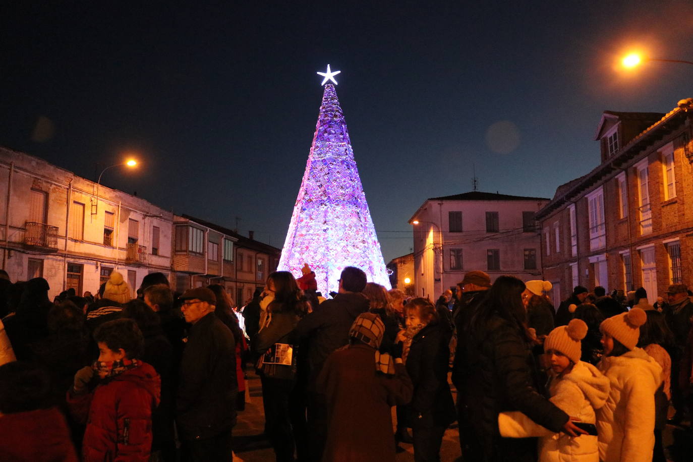 Encendido de las luces navideñas en la localidad de Villoria de Órbigo 