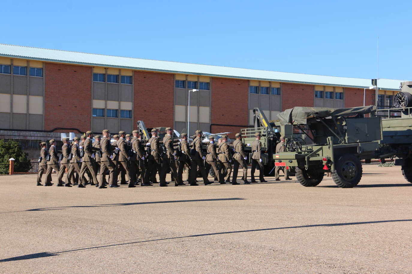 Los artilleros del Maca celebran con honores la festividad de su patrona con un acto militar. 