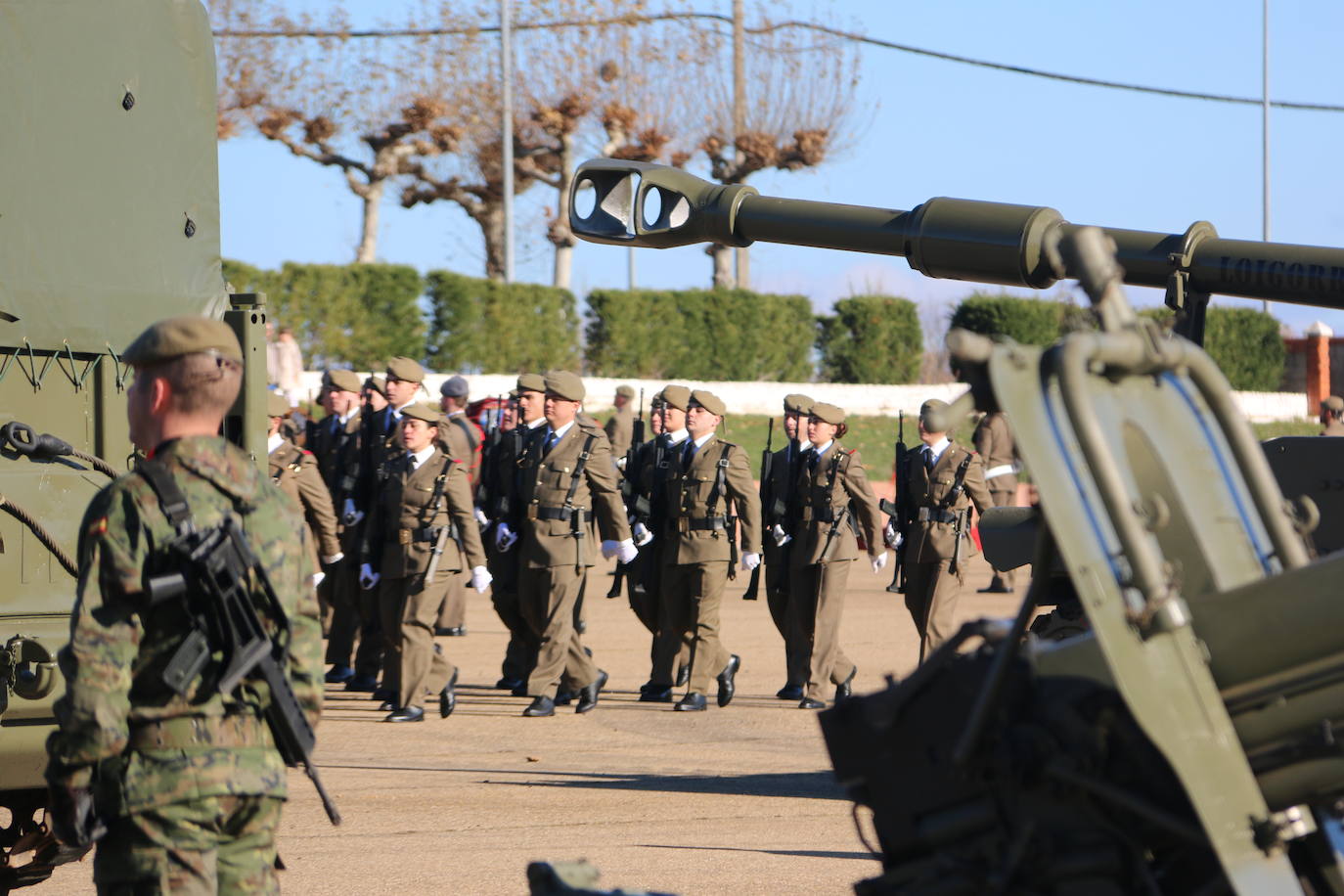 Los artilleros del Maca celebran con honores la festividad de su patrona con un acto militar. 