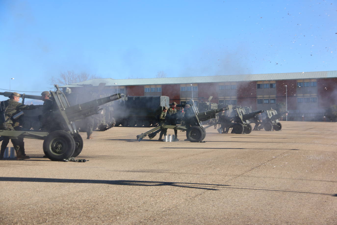 Los artilleros del Maca celebran con honores la festividad de su patrona con un acto militar. 