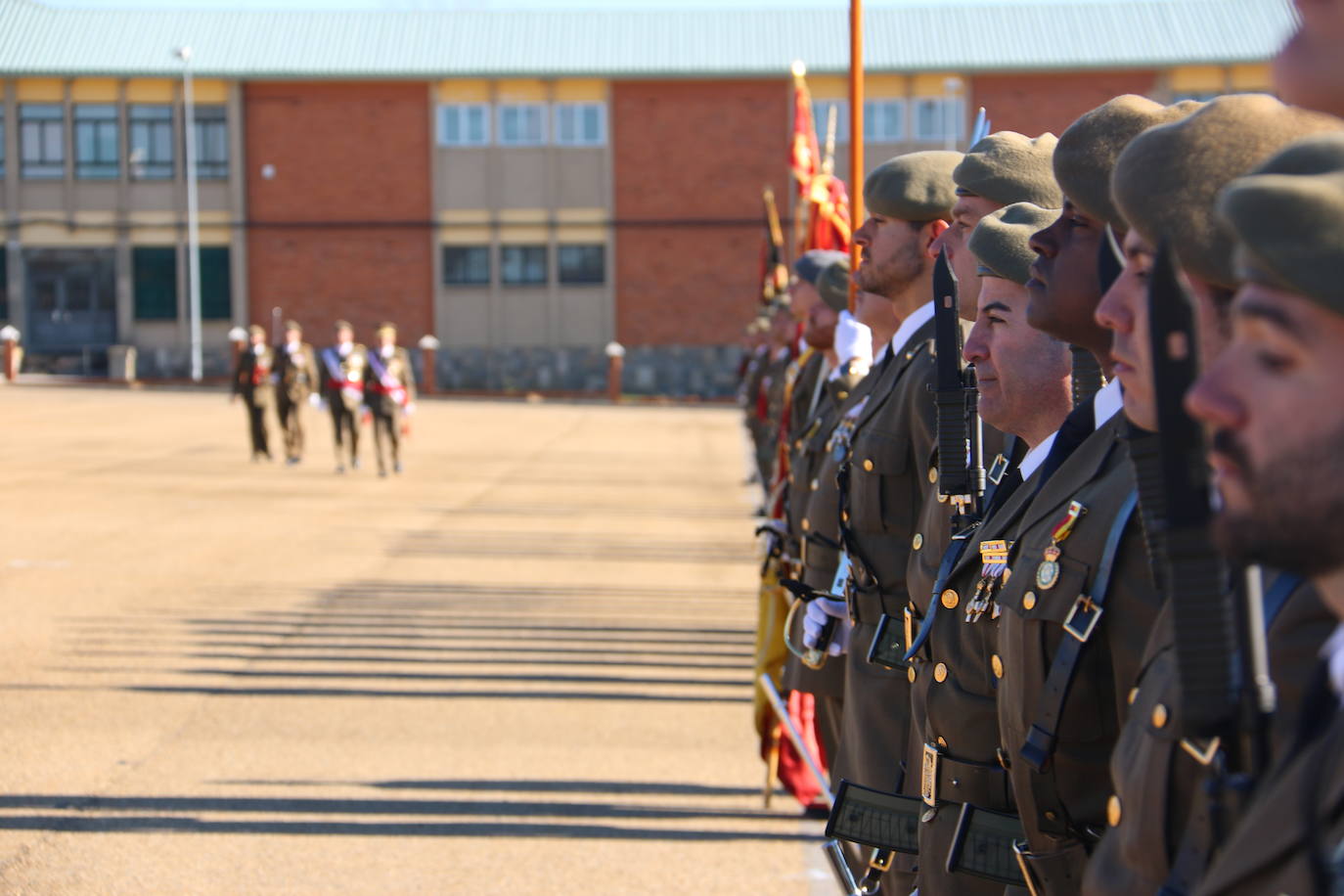 Los artilleros del Maca celebran con honores la festividad de su patrona con un acto militar. 