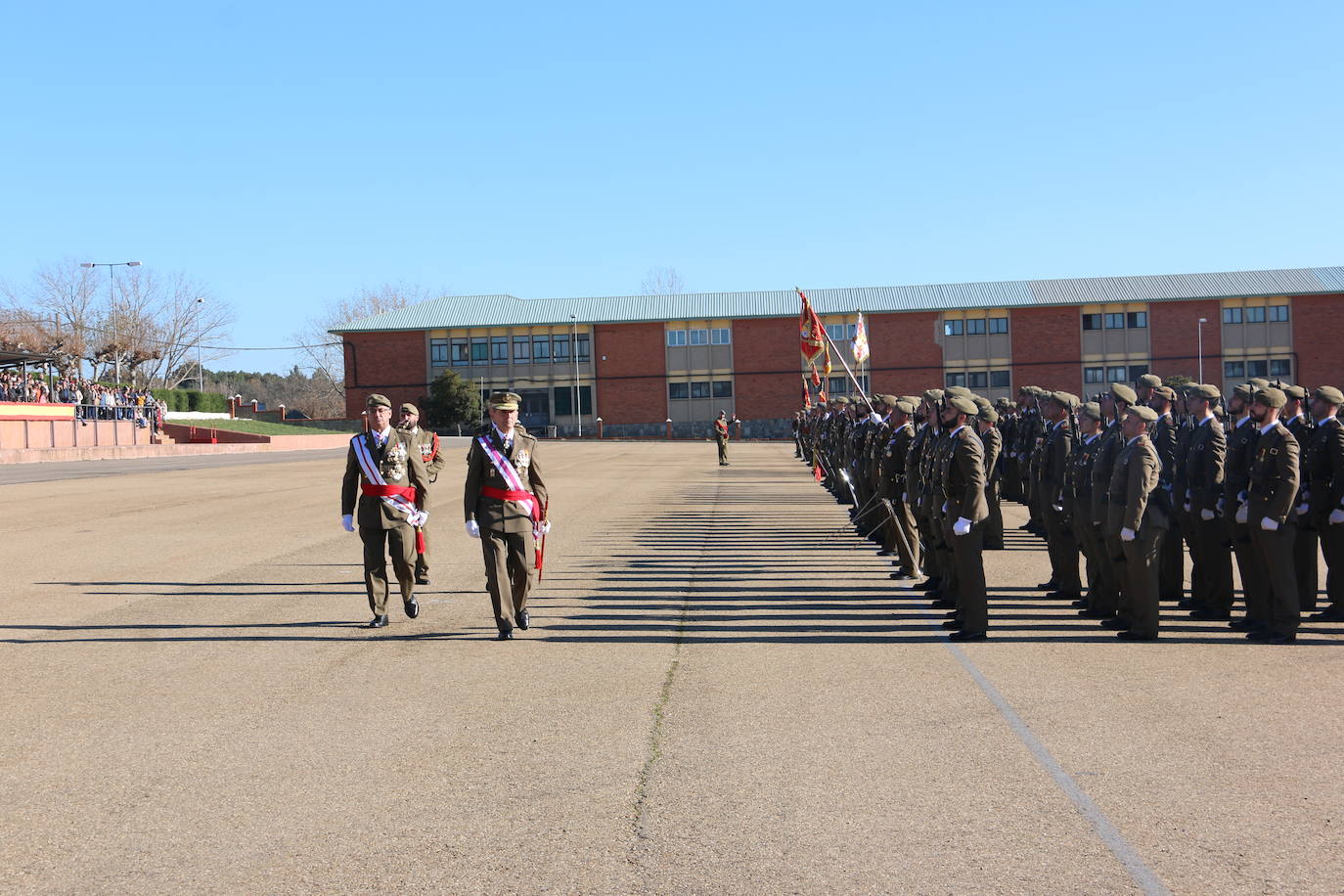 Los artilleros del Maca celebran con honores la festividad de su patrona con un acto militar. 