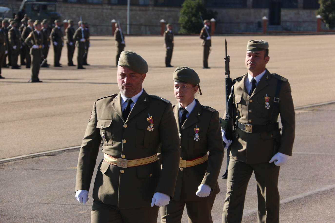 Los artilleros del Maca celebran con honores la festividad de su patrona con un acto militar. 