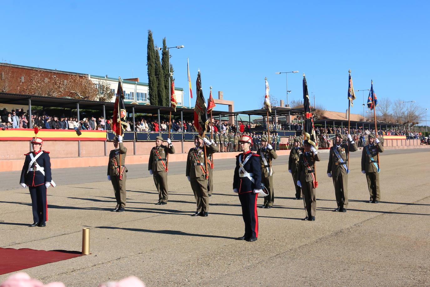 Los artilleros del Maca celebran con honores la festividad de su patrona con un acto militar. 