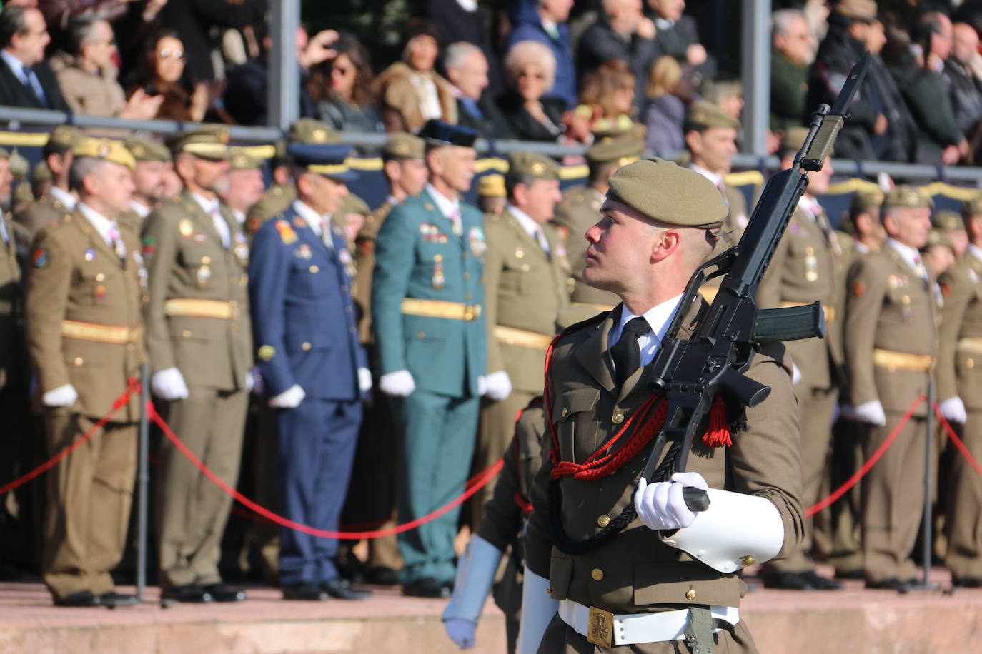 Los artilleros del Maca celebran con honores la festividad de su patrona con un acto militar. 