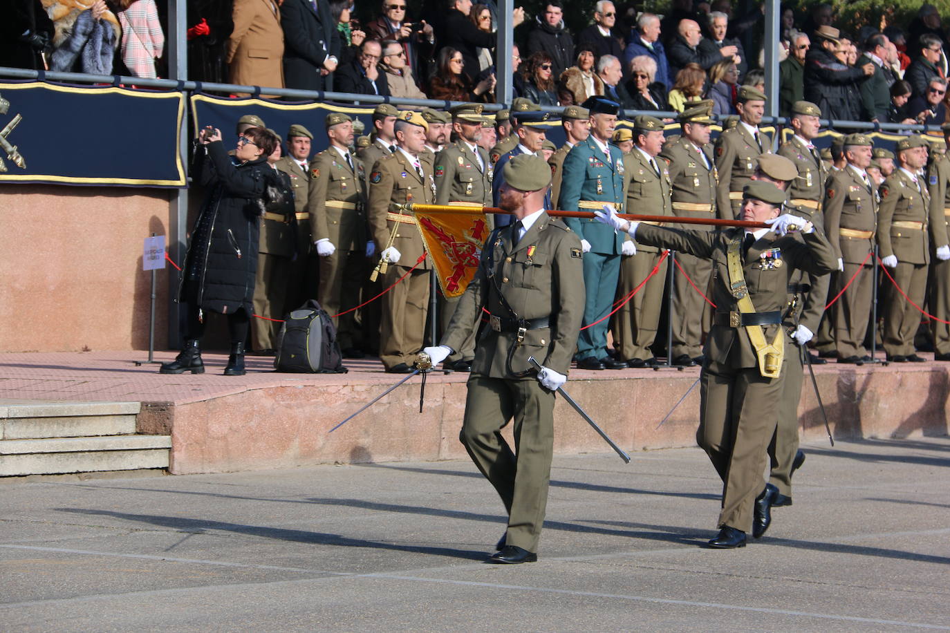 Los artilleros del Maca celebran con honores la festividad de su patrona con un acto militar. 