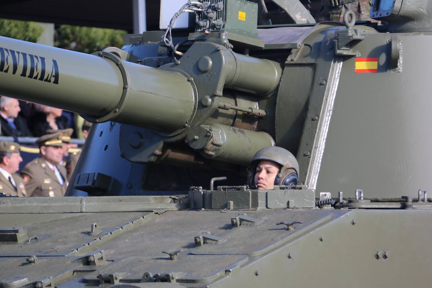 Los artilleros del Maca celebran con honores la festividad de su patrona con un acto militar. 