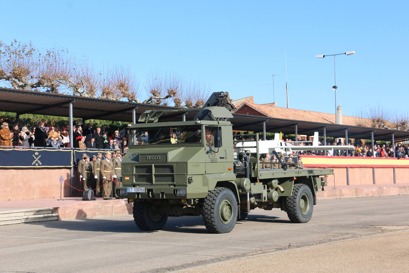 Los artilleros del Maca celebran con honores la festividad de su patrona con un acto militar. 