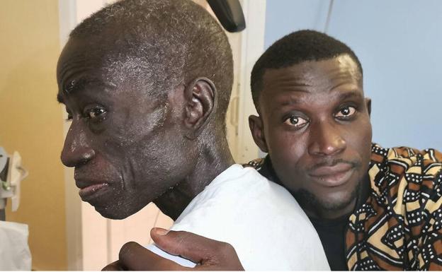 Ablaye, durante el reencuentro con su hijo Cheikh en el Hospital Costa del Sol.
