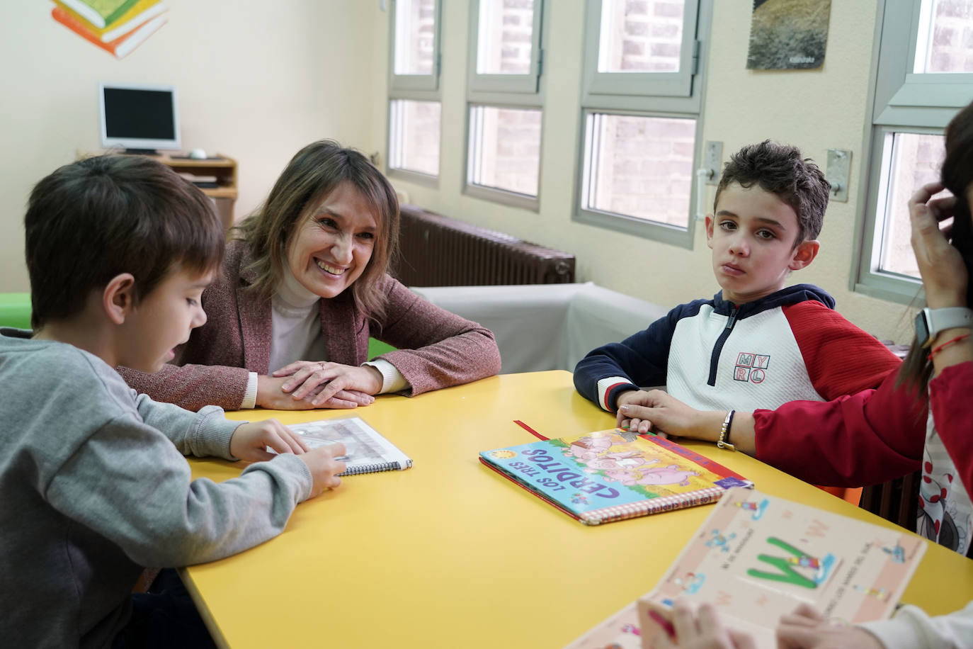 La consejera de Educación, Rocío Lucas, visita el Centro Concertado de Educación Especial 'El Corro' en Valladolid