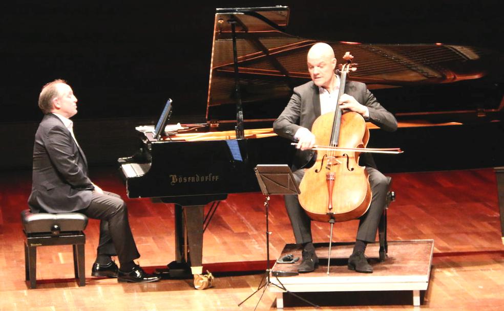 El Festival Internacional de Música de Cámara 'Fundación MonteLeón' ha arrancado este lunes con el Dúo Runge & Ammon.